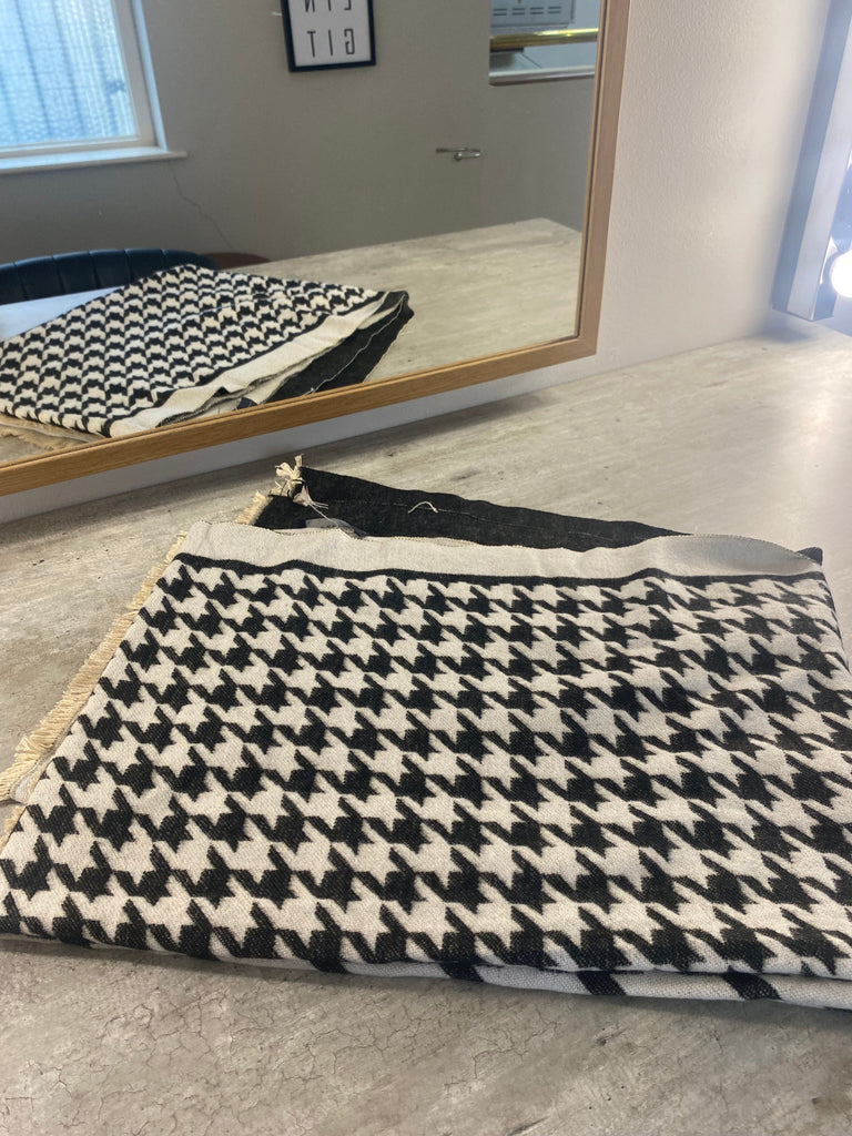 Houndstooth Print Shawl Accessories Elmay Boutique 