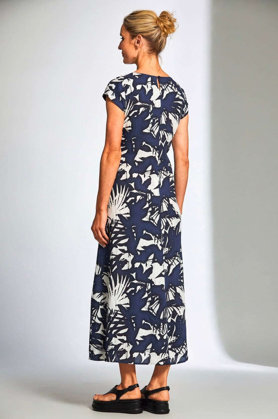 Peruzzi Navy & White Tropical Dress Dresses Elmay Boutique 