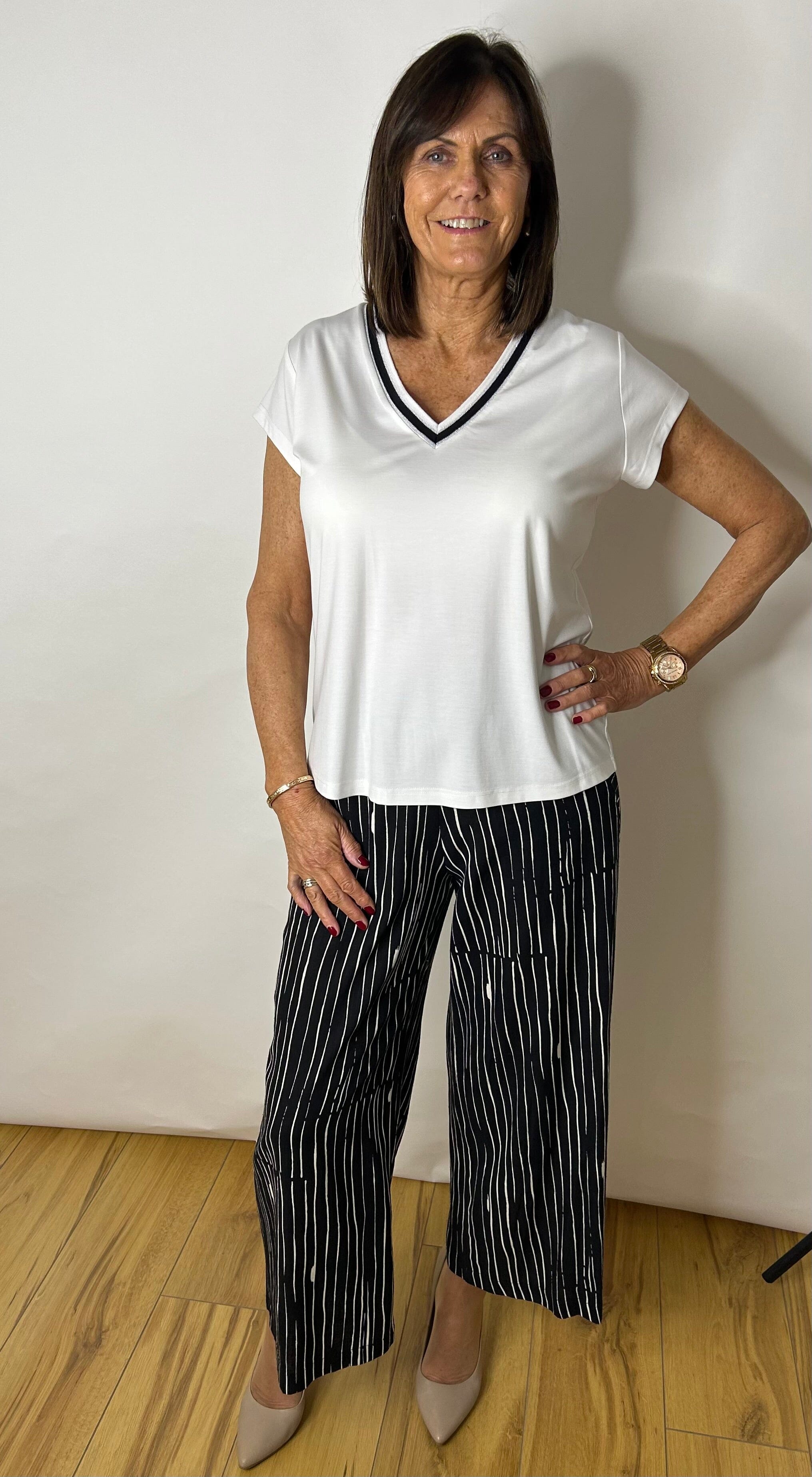 Peruzzi White & Black V Neck Top Tops & knitwear Elmay Boutique 